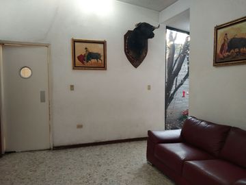 CASA / UN PISO / VENTA / LAS ARBOLEDAS
