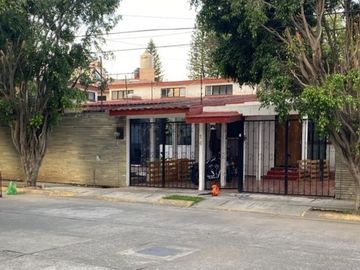 CASA / UN PISO / VENTA / LAS ARBOLEDAS