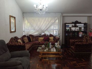 CASA / UN PISO / VENTA / LAS ARBOLEDAS
