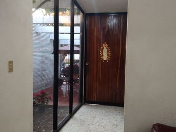 CASA / UN PISO / VENTA / LAS ARBOLEDAS