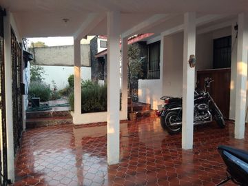 CASA / UN PISO / VENTA / LAS ARBOLEDAS
