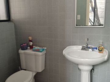 CASA / UN PISO / VENTA / LAS ARBOLEDAS