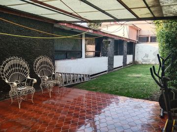 CASA / UN PISO / VENTA / LAS ARBOLEDAS
