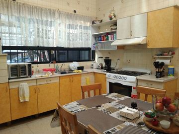 CASA / UN PISO / VENTA / LAS ARBOLEDAS