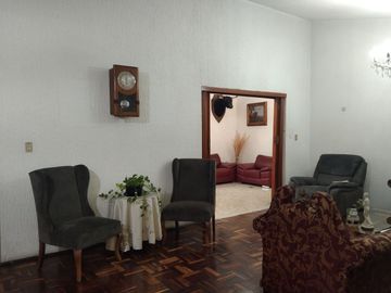 CASA / UN PISO / VENTA / LAS ARBOLEDAS