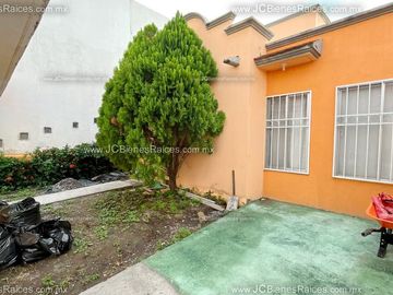 Gran oportunidad de adquirir casa en Fraccionamiento  Palma Real Casa en esquina por tan solo $840,000