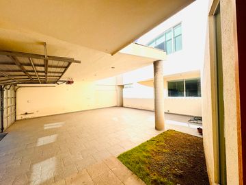 Casa en venta con jardín en calle Fuentes de Trevi CLUB DE GOLF LAS FUENTES