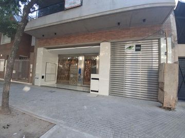 Venta de Departamento 6 ambientes Patio y Balcón, Cochera Zona Abasto Rosario