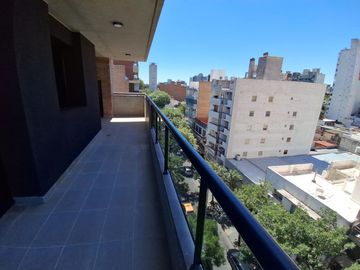 Venta de Departamento 6 ambientes Patio y Balcón, Cochera Zona Abasto Rosario