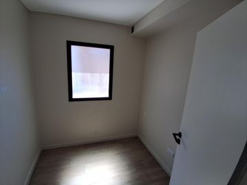 Venta de Departamento 6 ambientes Patio y Balcón, Cochera Zona Abasto Rosario