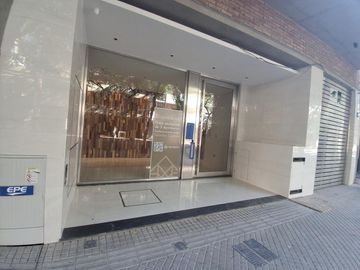 Venta de Departamento 6 ambientes Patio y Balcón, Cochera Zona Abasto Rosario