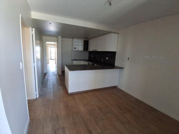 Venta de Departamento 6 ambientes Patio y Balcón, Cochera Zona Abasto Rosario
