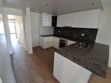 Venta de Departamento 6 ambientes Patio y Balcón, Cochera Zona Abasto Rosario