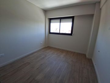 Venta de Departamento 6 ambientes Patio y Balcón, Cochera Zona Abasto Rosario