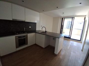 Venta de Departamento 6 ambientes Patio y Balcón, Cochera Zona Abasto Rosario