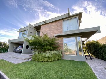 Casa Barrio Privado Rincón de Terrada- Chacras De Coria
