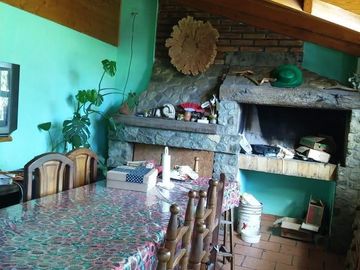 Casa de 6 ambientes en El Bolsón,  Ubicación Céntrica (SU-10)