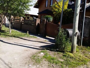 Casa de 6 ambientes en El Bolsón,  Ubicación Céntrica (SU-10)