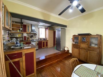 HERMOSO PH 6 AMBIENTES CON TERRAZA Y QUINCHO