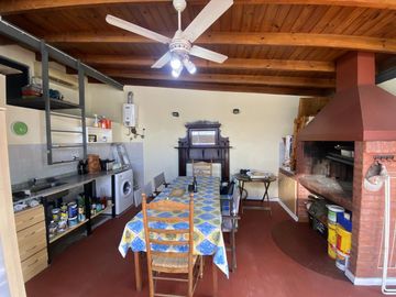 HERMOSO PH 6 AMBIENTES CON TERRAZA Y QUINCHO