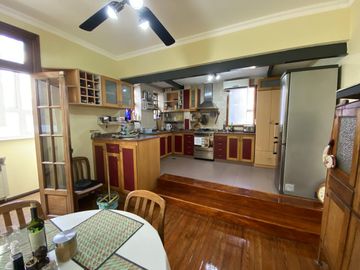 HERMOSO PH 6 AMBIENTES CON TERRAZA Y QUINCHO
