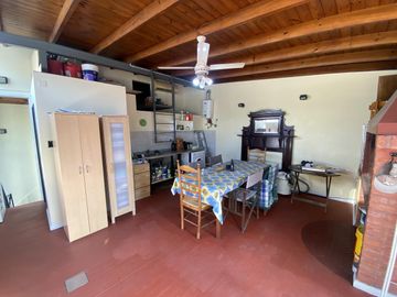 HERMOSO PH 6 AMBIENTES CON TERRAZA Y QUINCHO