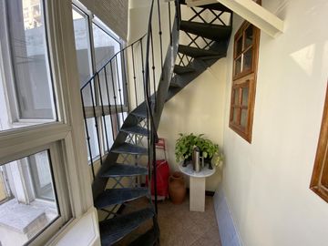 HERMOSO PH 6 AMBIENTES CON TERRAZA Y QUINCHO