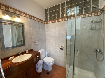 HERMOSO PH 6 AMBIENTES CON TERRAZA Y QUINCHO