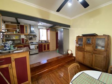 HERMOSO PH 6 AMBIENTES CON TERRAZA Y QUINCHO