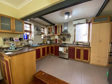 HERMOSO PH 6 AMBIENTES CON TERRAZA Y QUINCHO