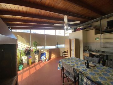 HERMOSO PH 6 AMBIENTES CON TERRAZA Y QUINCHO