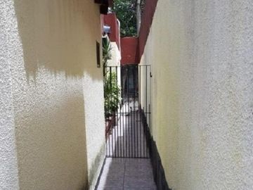 Casa en venta - 4 dormitorios 3 baños - quincho con parrilla -160mts2- Quilmes