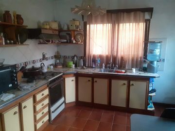 Casa en venta - 2 dormitorios 2 baños - local - patio - 300mts2- Tortuguitas