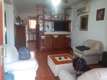 Casa en venta - 2 dormitorios 2 baños - local - patio - 300mts2- Tortuguitas