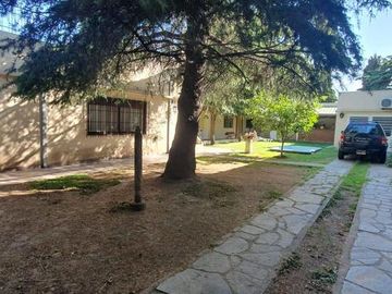 Propiedad con amplio lote
