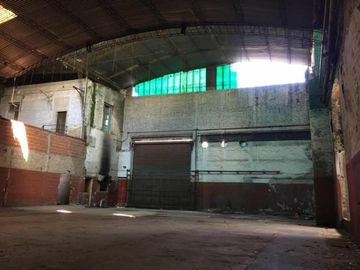 Deposito en Venta, sobre la Calle Chacabuco al 100, Avellaneda