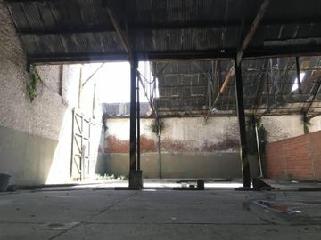 Deposito en Venta, sobre la Calle Chacabuco al 100, Avellaneda