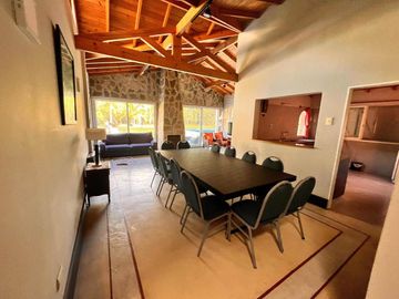 Casa en venta - 4 dormitorios 4 baños - pileta y parque- Ezeiza
