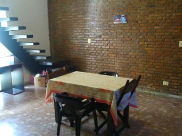 Casa al FTE con 2 dorm y casa al C/FTE con 3 dorm en 2 plantas. Ideal 2 familias. R de Escalada