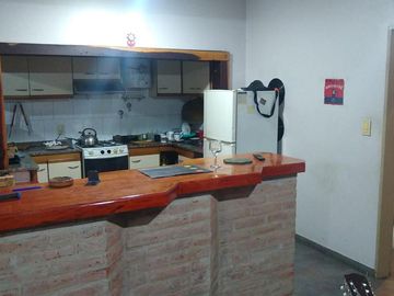 Casa al FTE con 2 dorm y casa al C/FTE con 3 dorm en 2 plantas. Ideal 2 familias. R de Escalada