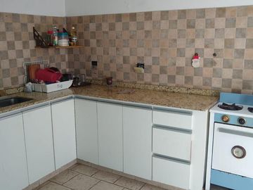 Casa al FTE con 2 dorm y casa al C/FTE con 3 dorm en 2 plantas. Ideal 2 familias. R de Escalada