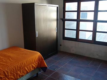 Casa al FTE con 2 dorm y casa al C/FTE con 3 dorm en 2 plantas. Ideal 2 familias. R de Escalada