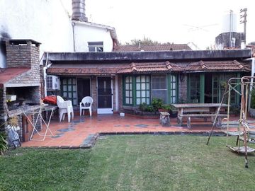 Casa en venta - 3 dormitorios 2 baños - pileta patio - 467mts2 - Ituzaingó