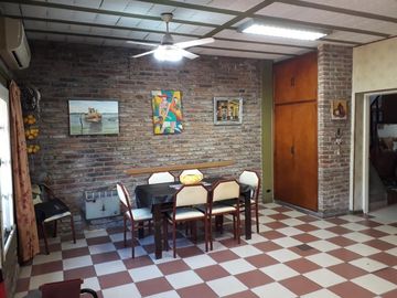 Casa en venta - 3 dormitorios 2 baños - pileta patio - 467mts2 - Ituzaingó
