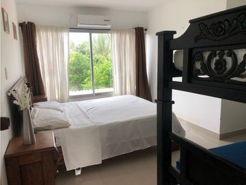 Santa Verónica - Cabaña Amoblada -  de Tres Pisos en Venta. Atlántico