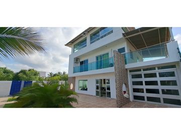 Santa Verónica - Cabaña Amoblada -  de Tres Pisos en Venta. Atlántico