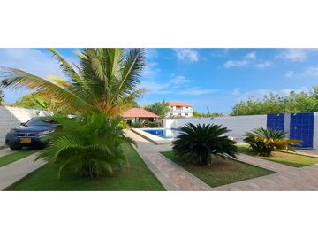 Santa Verónica - Cabaña Amoblada -  de Tres Pisos en Venta. Atlántico