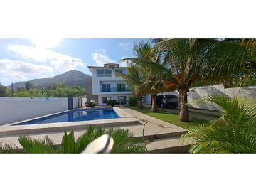 Santa Verónica - Cabaña Amoblada -  de Tres Pisos en Venta. Atlántico