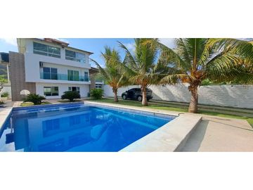 Santa Verónica - Cabaña Amoblada -  de Tres Pisos en Venta. Atlántico
