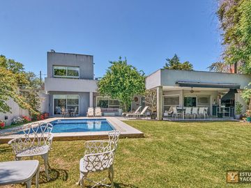 Casa venta - 2 dormitorios 3 baños - Cochera - Pileta - 230mts2 - City Bell, La Plata
